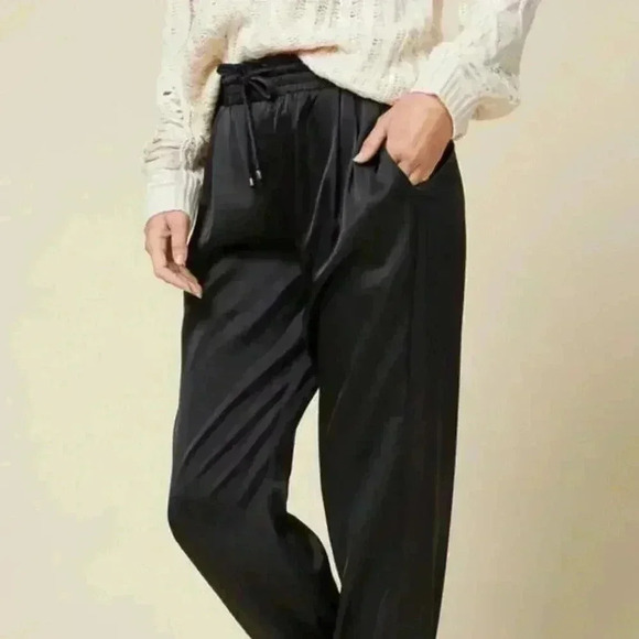 Smooth Operator Satin Cropped Pant - Picture 3 of 5